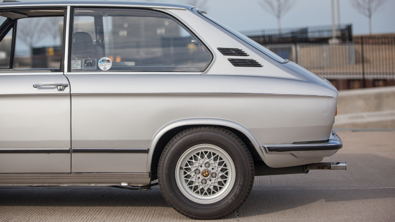 Illustration for article titled An automotive unicorn - BMW 2000 tii Touring
